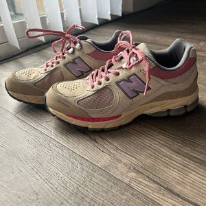 Women's New Balance 2002r